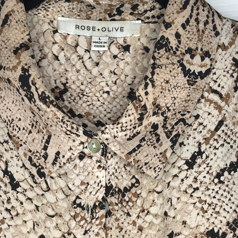 Rose & Olive Women’s Snakeskin Print Long Sleeve Button Down Blouse. Sz L Sheer - Picture 3 of 4